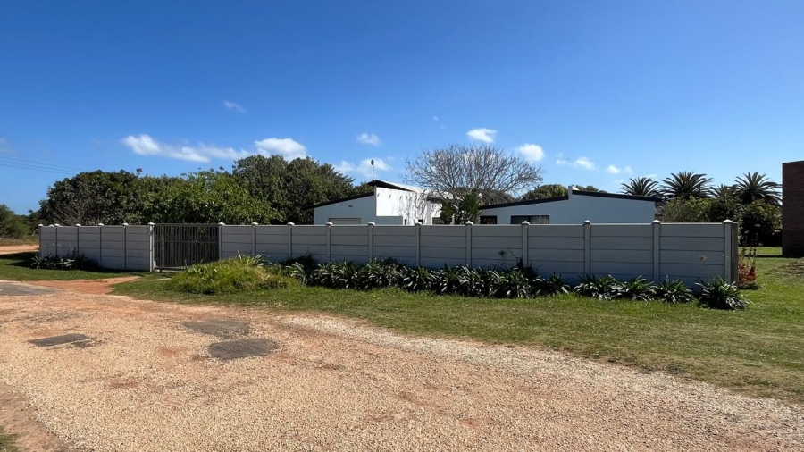 2 Bedroom Property for Sale in Paradise Beach Eastern Cape